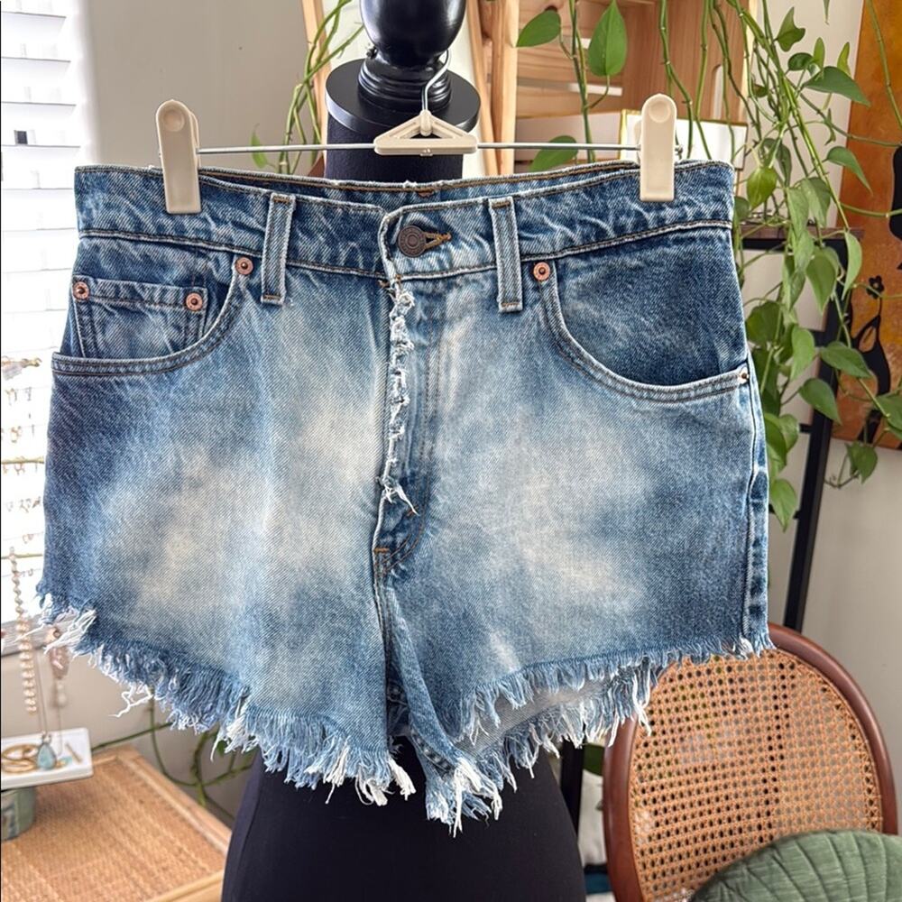 Vintage Levi’s 550 Distressed Cutoff Boho Hippie Classic Denim Jean Shorts